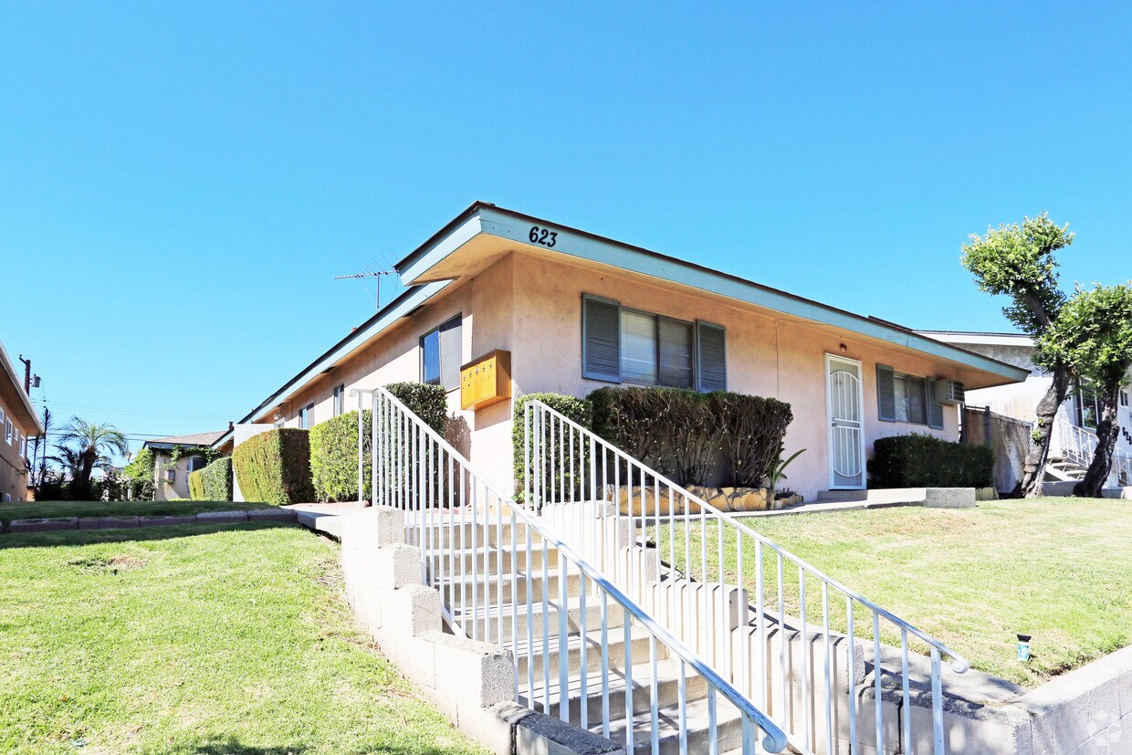 Foto principal - 623 E Birch St