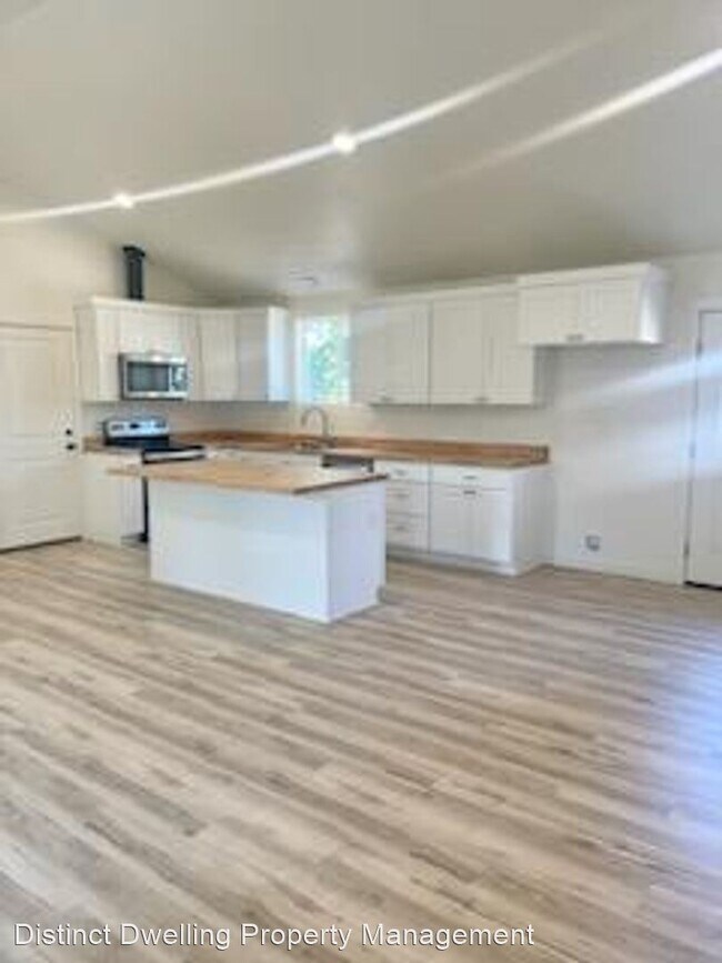 Building Photo - 3 br, 2 bath House - 1246 Hughes St.