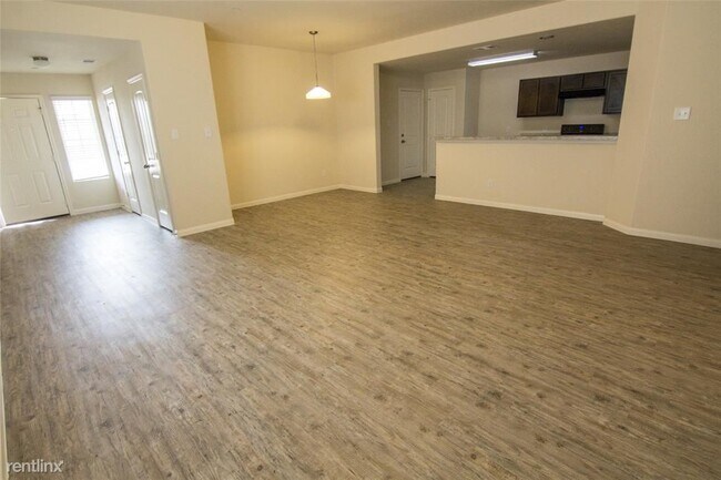 Building Photo - 3 br, 2.5 bath House - 2008 Oakwood Forest Dr