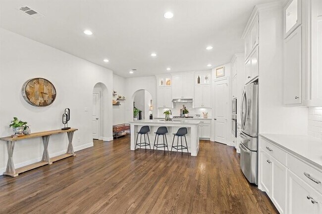 Foto del edificio - 4701 Hill Meadow Rd