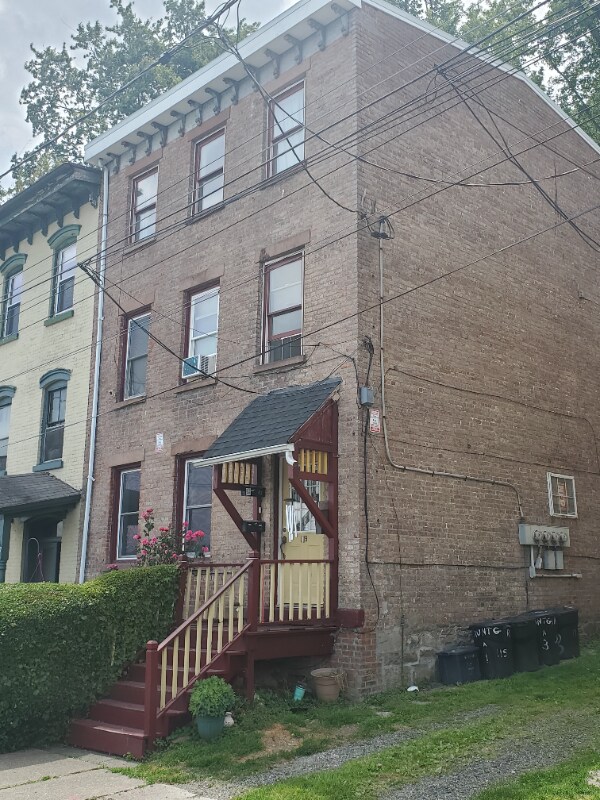Primary Photo - 119 Montgomery St