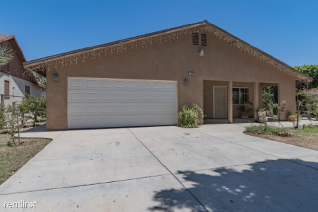 Building Photo - 3 br, 2 bath House - 730 Pine Ave.
