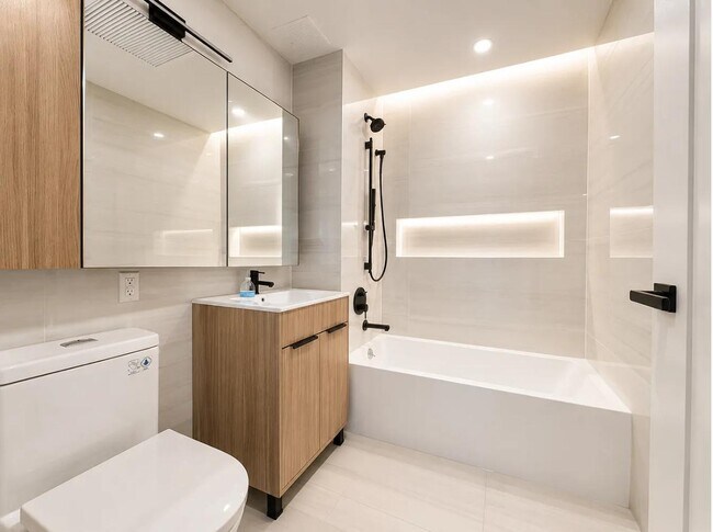 Foto del edificio - 1785 215th St - APT 10B
