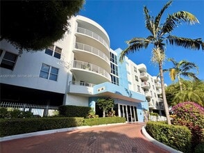 Building Photo - 1555 N Treasure Dr