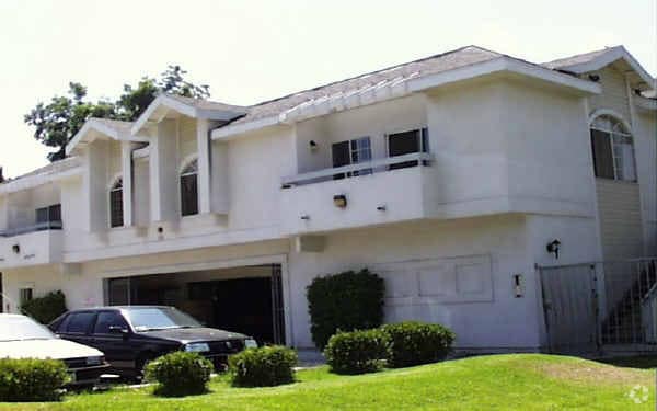Building Photo - 6331 Los Robles Ave