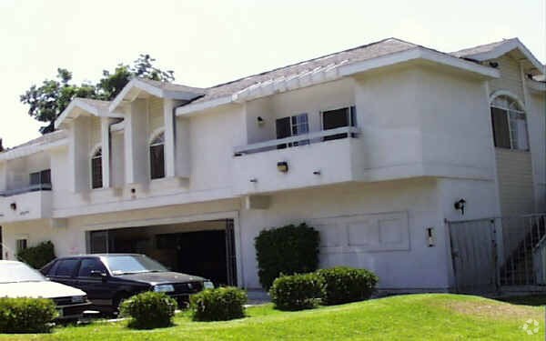 Foto del edificio - 6331 Los Robles Ave