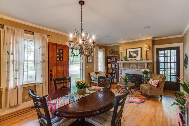 Foto del edificio - CHARMING RENOVATED TUDOR | WALK TO VANDERBILT & BELMONT