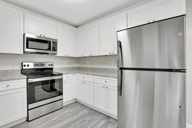 Building Photo - 2833 Altaview Dr SE