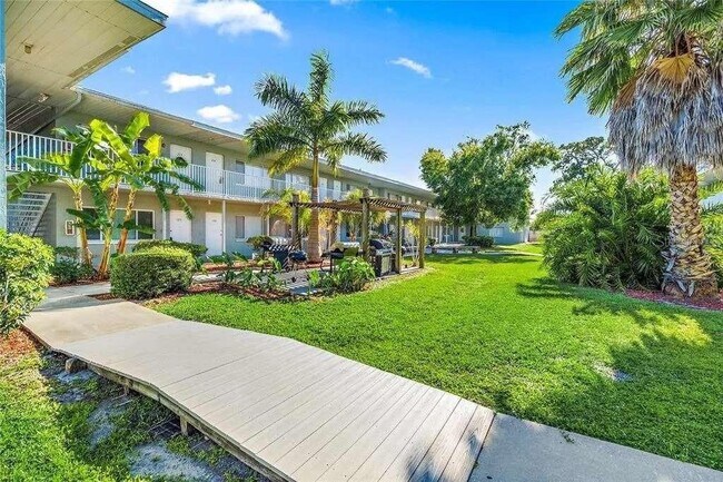 Foto del edificio - 379 47th Ave N