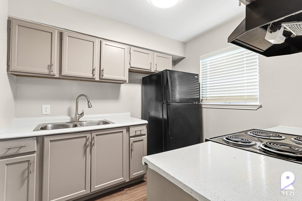 Foto principal - 8217 Fulton St
