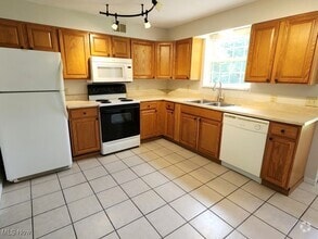 Building Photo - 7730 Ravenna Rd