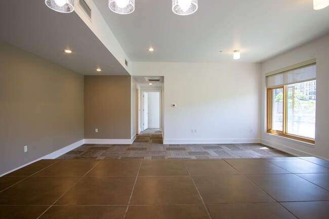Building Photo - Stylish and Modern 2-Bedroom in Slabtown R...