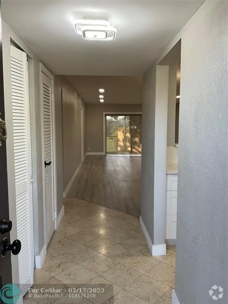 Building Photo - 6101 N Falls Cir Dr
