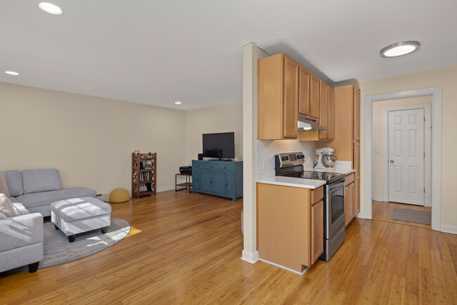 Building Photo - 37 Enid St