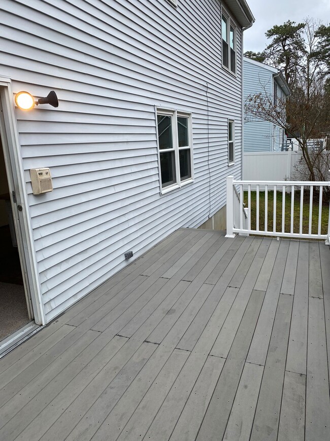 Building Photo - 1079 Bay Ave