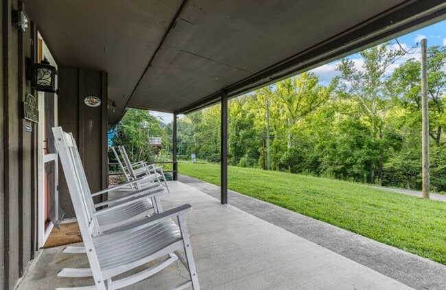 Foto del edificio - 3626 Pittman Center Rd