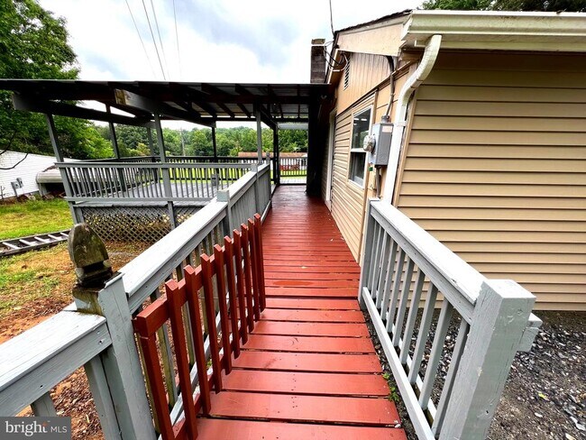 Foto del edificio - 11291 Pine Hill Rd