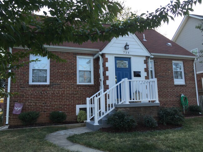 Foto del edificio - 734 N George Mason Dr