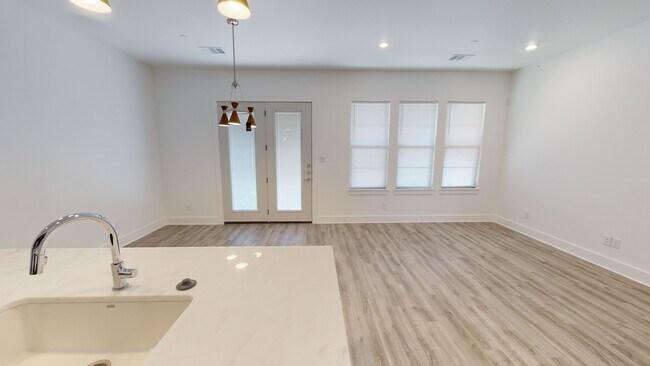 Foto del edificio - 6365 S 31st St