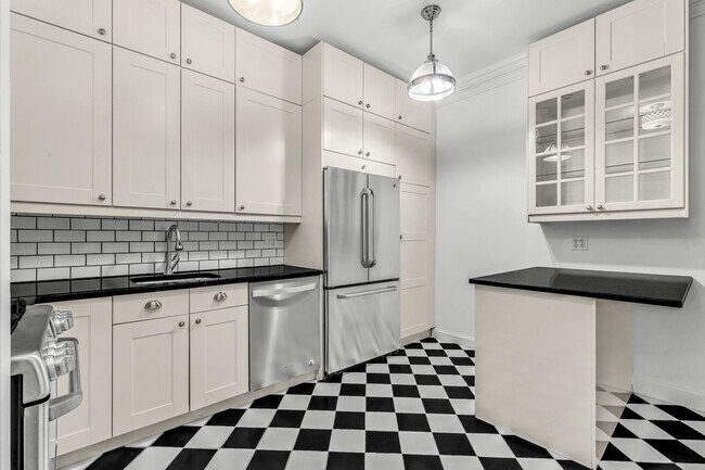 Foto del edificio - 112 W 72nd St