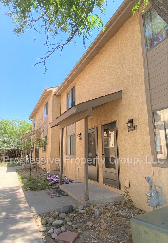 Great Townhouse Near Peterson AFB ONLY 1... Townhouse for Rent in