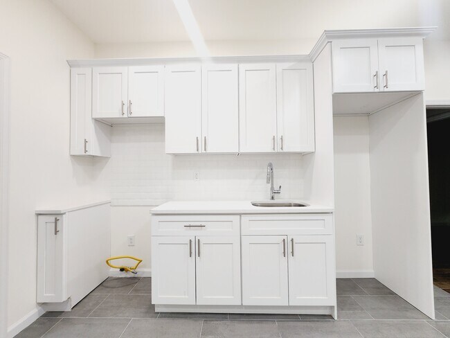 83 Oak St 1 - 77 Oak St