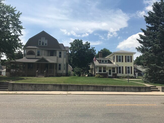 Scale of house - 221 n union st