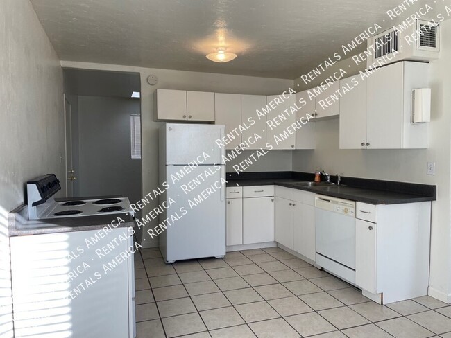 Building Photo - 8835 N 28th Ave