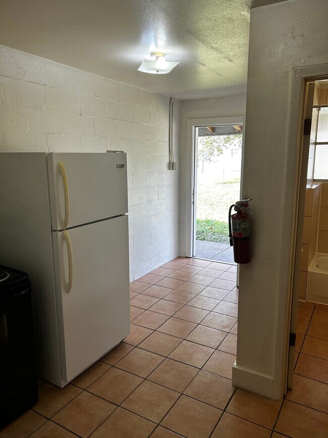 Building Photo - 1027 Pailet Ave