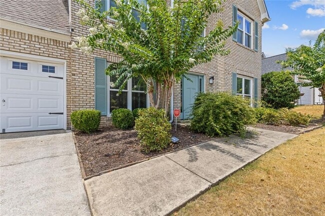 Building Photo - 881 Soaring Dr NE