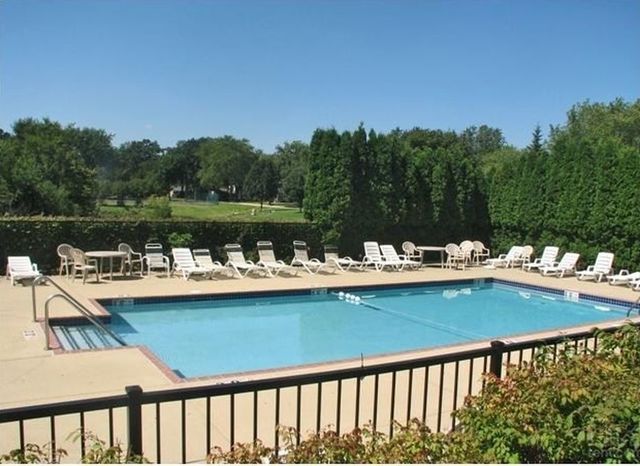 Foto principal - 2056 Essex Ct