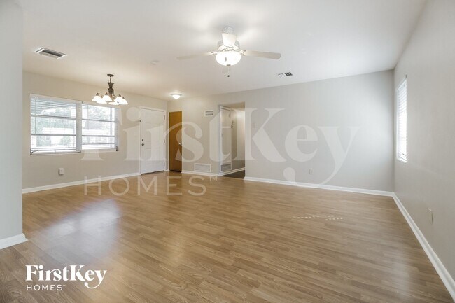 Building Photo - 1381 Viburnum Ln