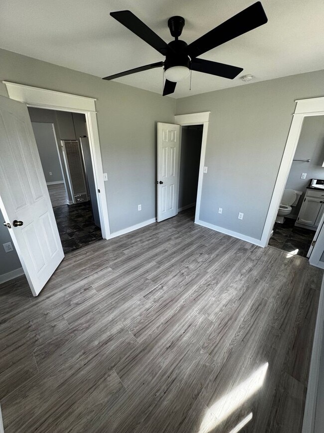 Building Photo - 1 Bedroom, 1 Bathroom Duplex