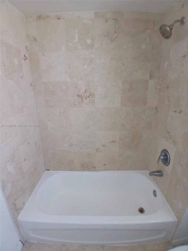 Building Photo - 425 NE 30th St