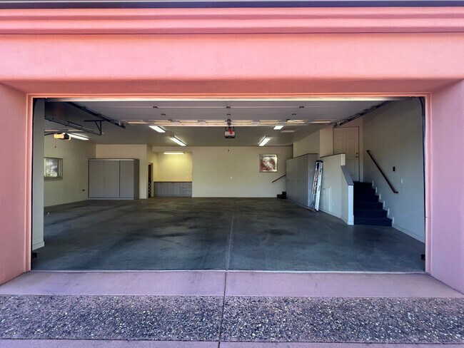 Building Photo - Unfurnished, 1-year long-term rental