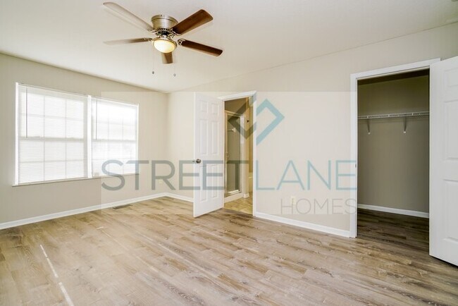 Foto del edificio - REDUCED! - Now offering $1000 off first fu...