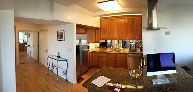 Foto del edificio - 6363 Christie Ave