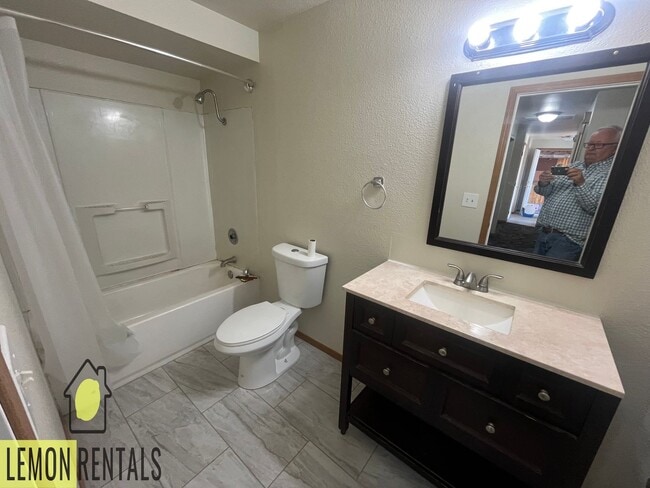 Building Photo - Newly remodeled house in Umatilla, Oregon