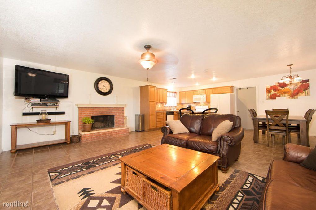 Foto principal - 8812 Peony Ct NE