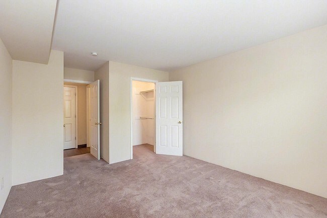 Woodhollow Apartments Rentals - Maryland Heights, MO | Apartments.com