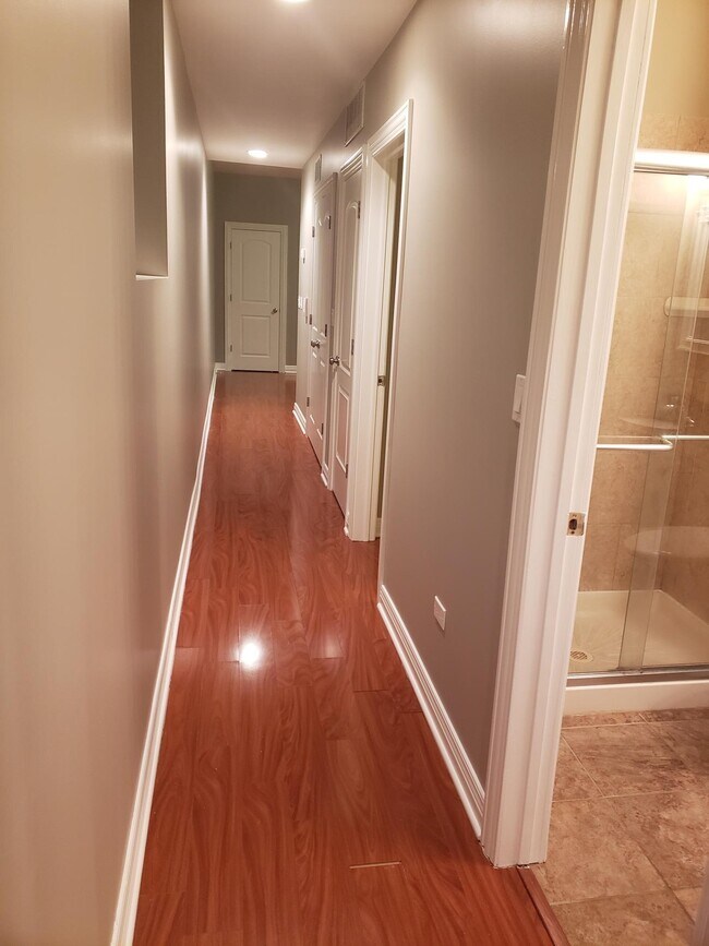 Foto del edificio - 6625 W Belmont Ave