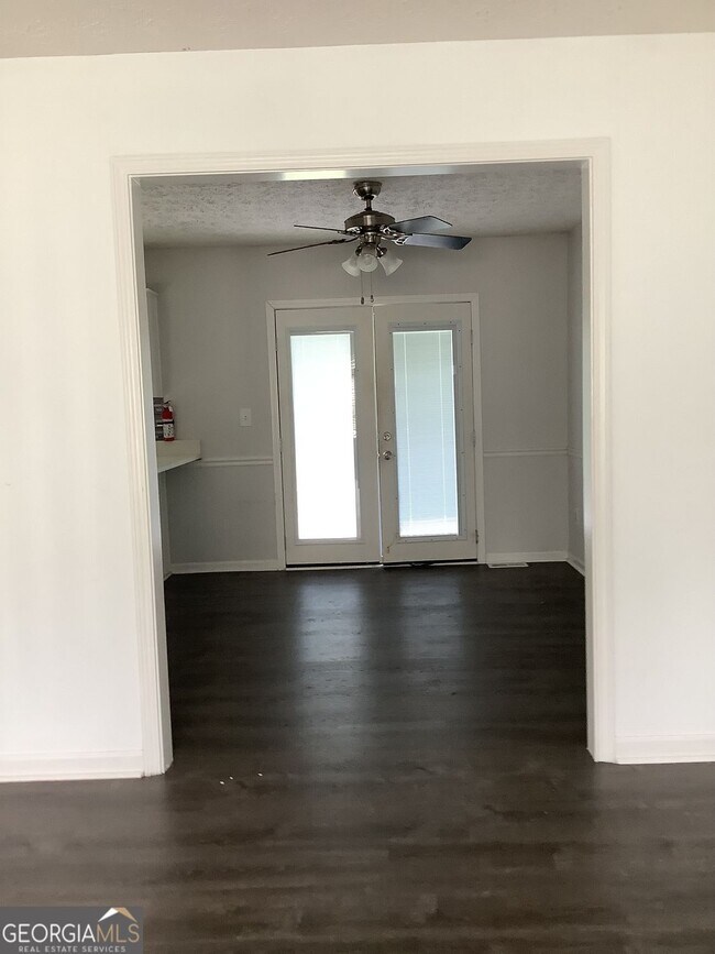 Building Photo - 401 Montgomery Pl