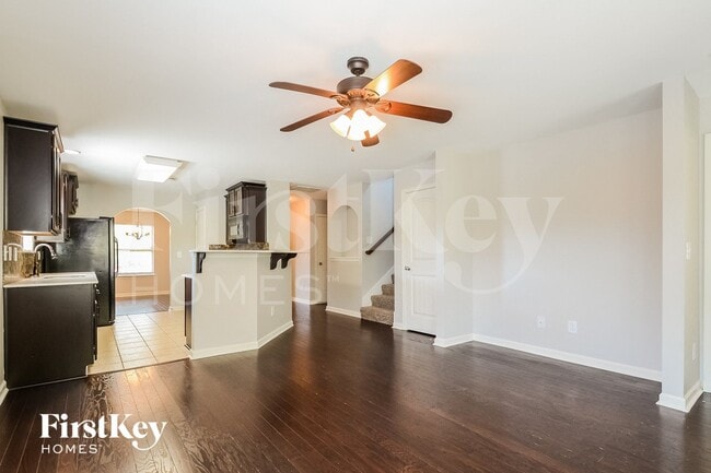 Building Photo - 465 W Park Dr