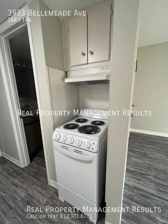 Building Photo - 1 Bedroom, 1 Bath Apartment  East Side