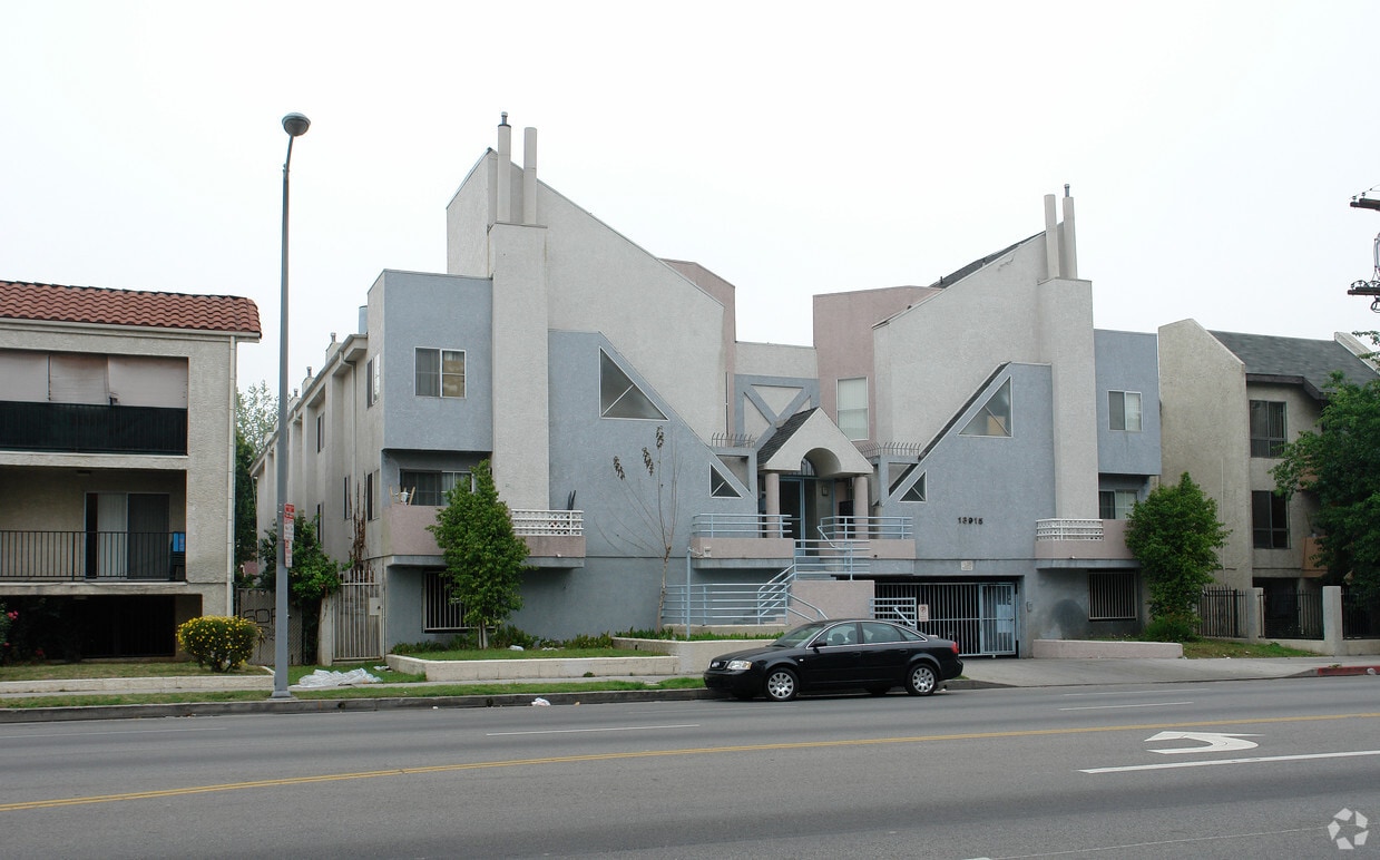 Primary Photo - 13915 Sherman Way