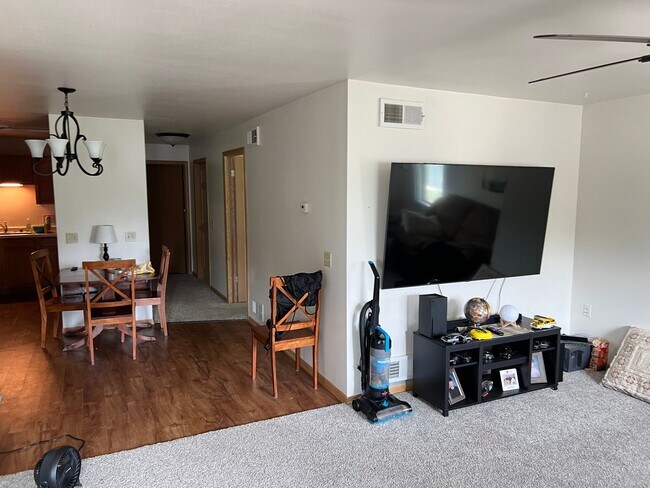 Interior Photo - 161 E Old Us Hwy 16 E