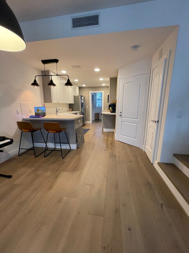Building Photo - 245 Fortuna Dr