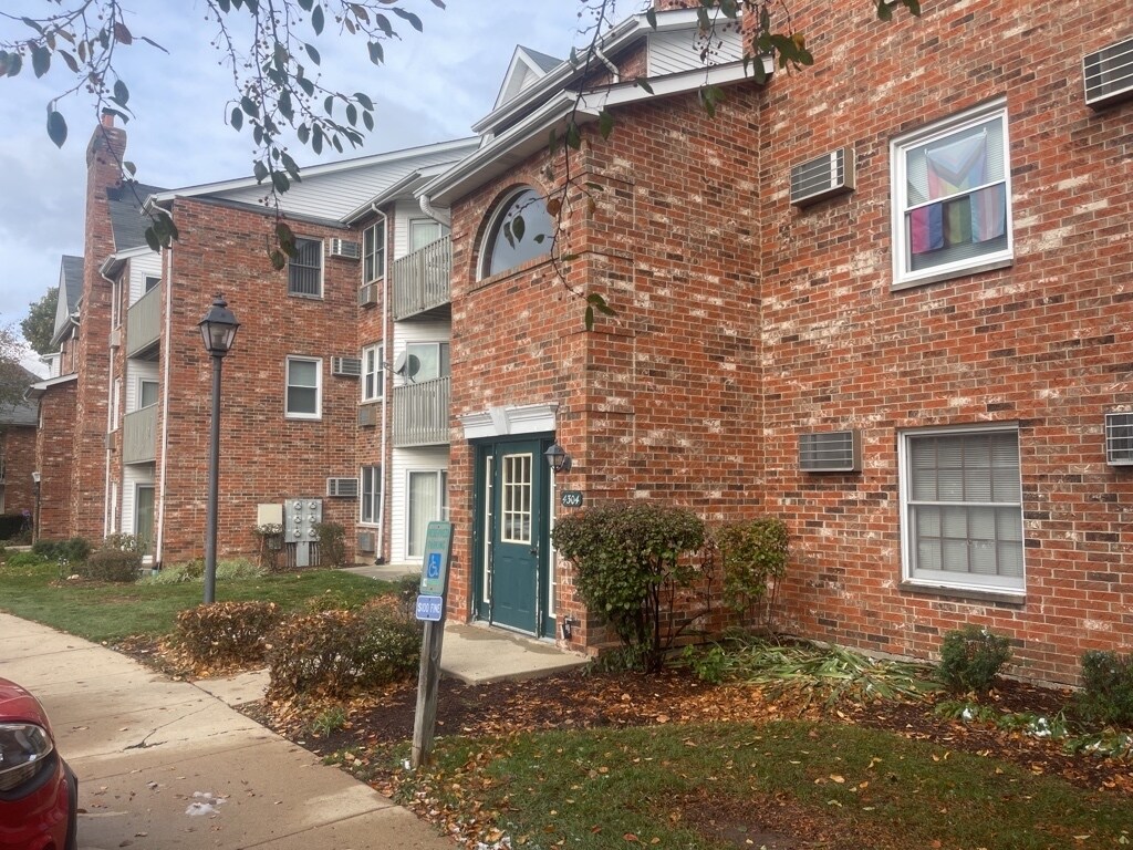 4304 W Shamrock Ln Unit 3D, McHenry, IL 60050 Condo for Rent in
