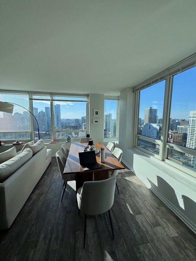 Foto del edificio - 33 W Ontario St