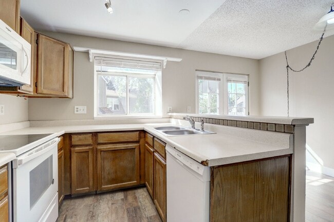 Building Photo - 2BR/2.5BA+ W/D -NEAR Cherry Creek Park